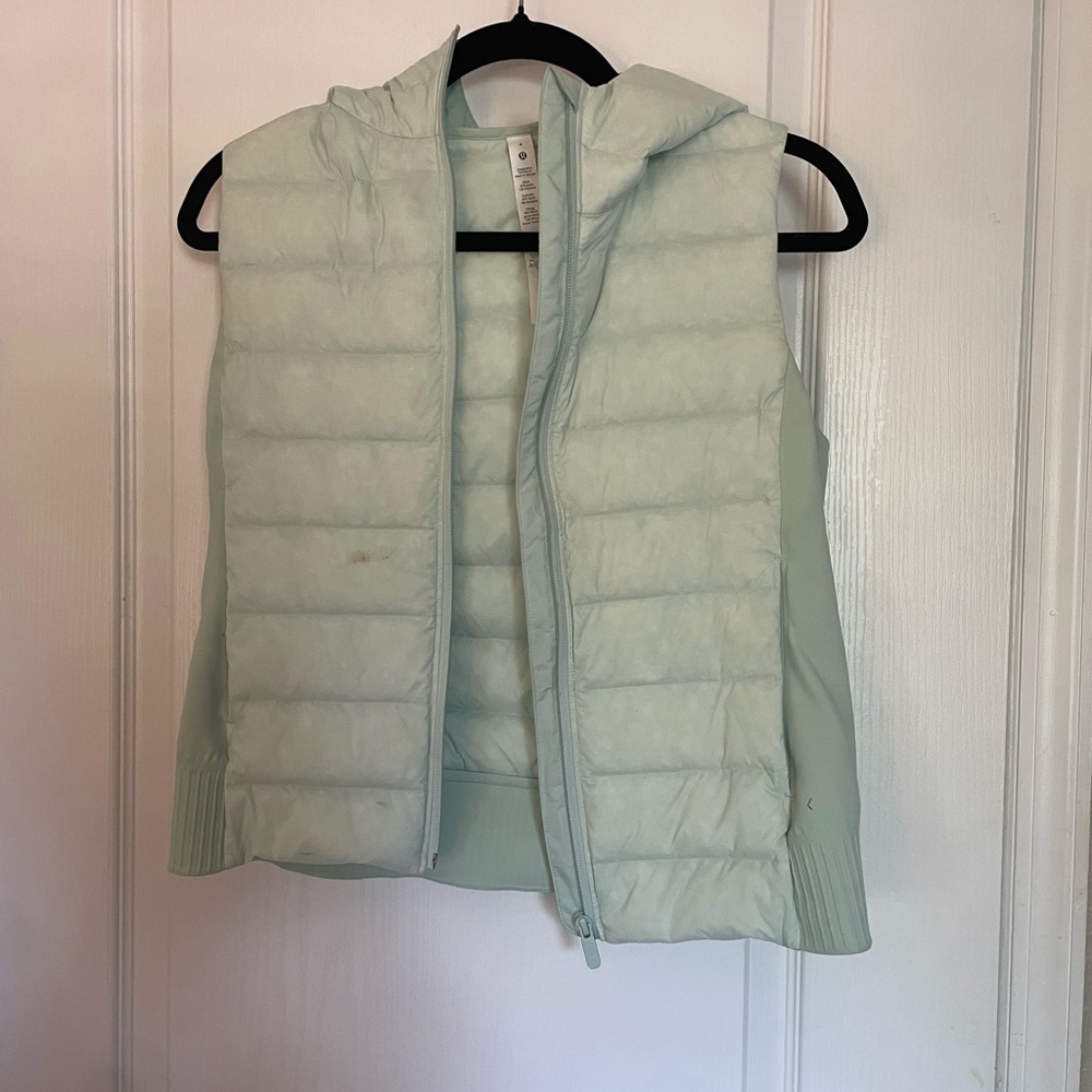 Lululemon Light Green Puffer Vest - size 4